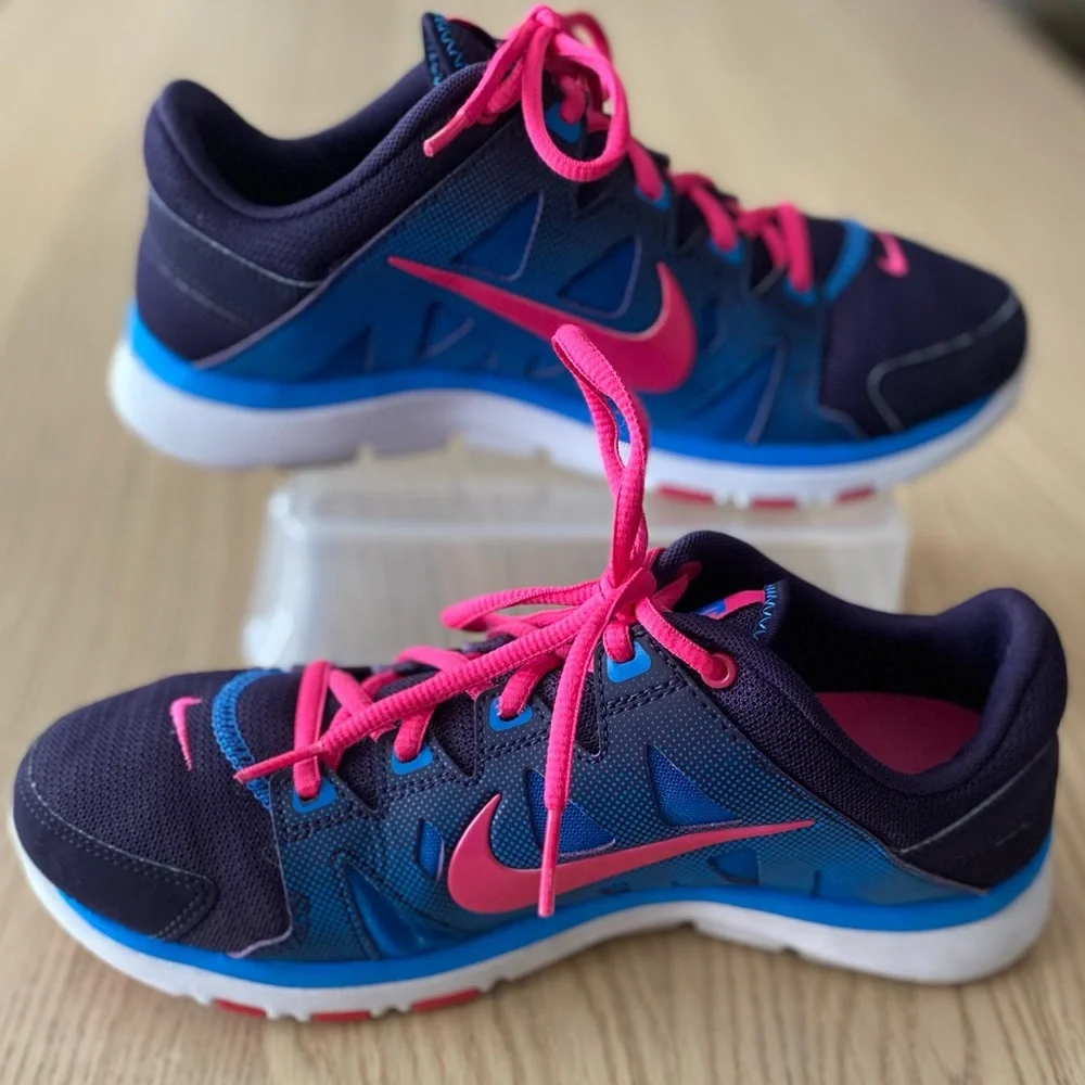 Nike Women’s Training Size 8 - Picture 1 of 8